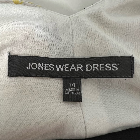 Jones Wear Yellow Green Floral Sleeveless V Neck Dress 14 - Picture 7 of 9